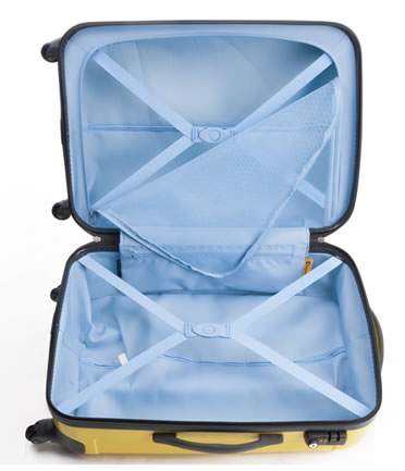 スーツケースを開けている画像