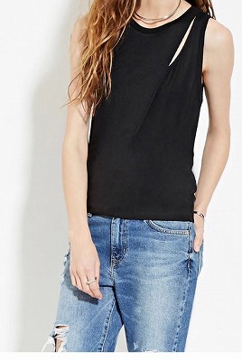 カットアウトレイヤードトップの写真