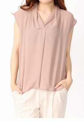 Vネックタックブラウスの写真