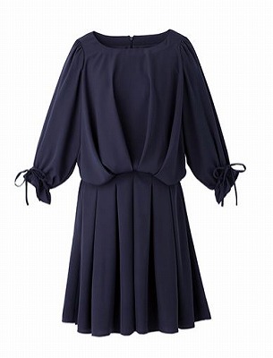 タックデザインブラウジングワンピースの写真